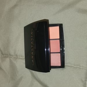 Anastasia peachy love blush